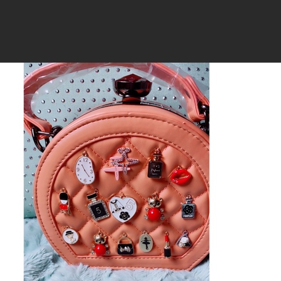 Not Your Chanel Bag 🍑 - Picture 6 of 9